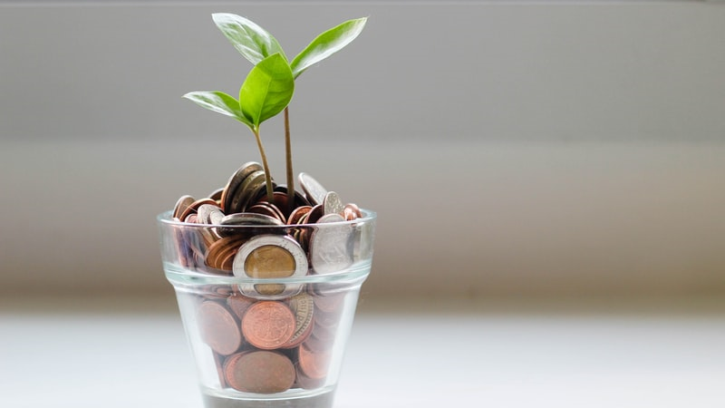 How should UK FMPs remain compliant with 2022 sustainability regulations?